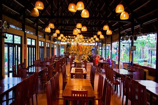 Đèn thả mây tre đan trang trí nhà hàng